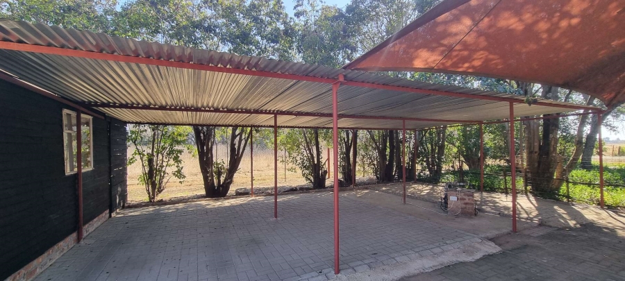 6 Bedroom Property for Sale in Roodewal Free State